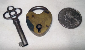 Antique Brass Miniature Mini 1 ¼” Heart Shaped Metal Pad Lock Padlock w/Key - Picture 1 of 5