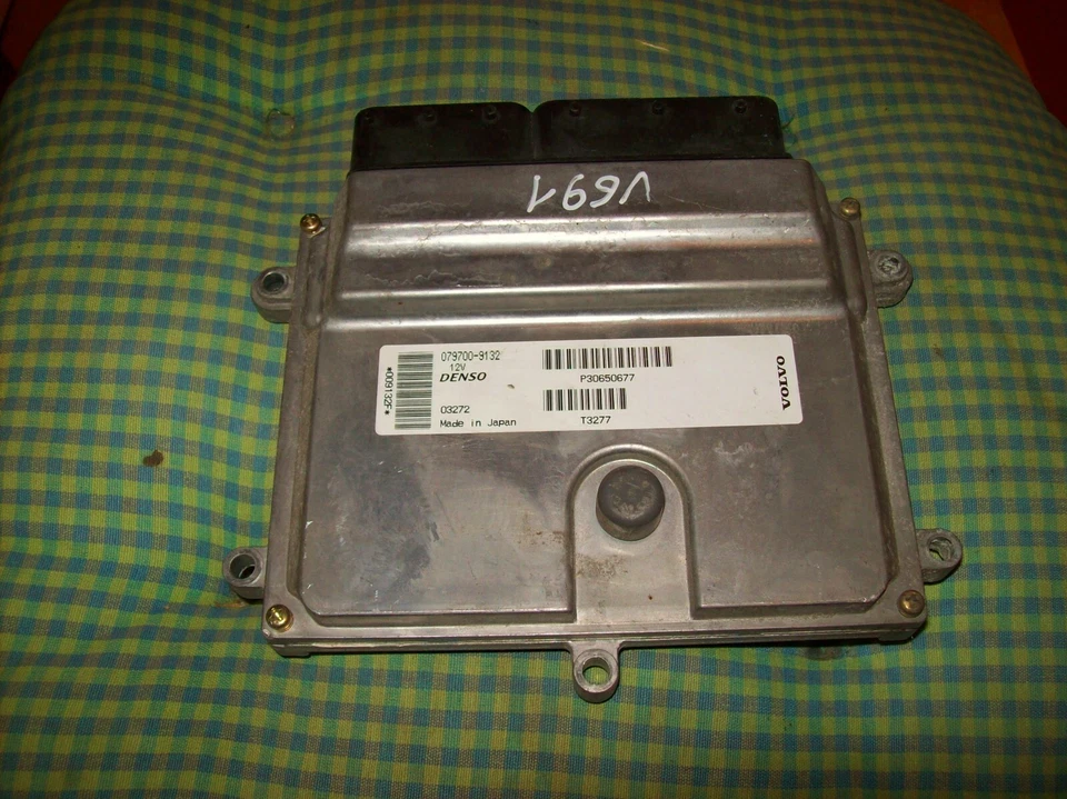 Centralina motore Volvo V50 S40 II 2.4 (B5244S5) 103kw/140cv 0797009132 Denso - Immagine 1 di 1