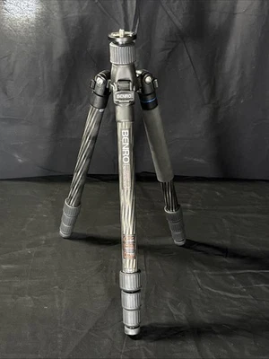 Trípode de fibra de carbono Benro Mg, modelo C2682T con estuche de viaje  Foto 1 de 4