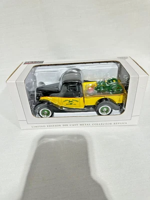 John Deere 1937 Ford Pickup With Waterloo Boy Engine By Speccast 1/24th Scale - Image 1 of 4