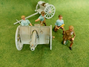 W. Britains 8919 13 PDR Gun and Limber R.H.A. with 4 Man Detachment - Picture 1 of 6