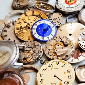 100 Vintage Uhrenteile - Steampunk Lot 300g - Zifferblätter, Zahnräder, Uhrwerke - UdSSR - Bild 1 von 15