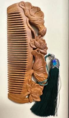 Double-sided carved sandalwood comb, vintage style gift. - Image 1 of 4