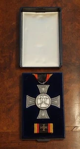 ORIGINAL WEST GERMAN MERIT CROSS BUNDESWEHR FRG MEDAL GERMANY ORGNL BOX POST-WW2 - Picture 1 of 7