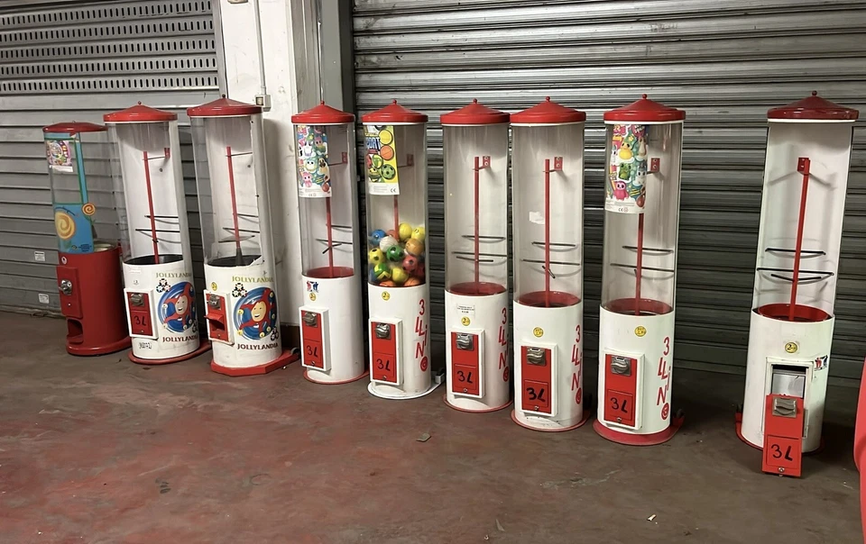 Distributore Meccanico  Di Palline Sorprese Gadget Capsule Giochi Bambini - Immagine 1 di 1