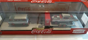 M2 Machines Coca Cola '64 Dodge A100 Camper Van 66 Charger Gasser Chase (C16) - Imagen 1 de 3