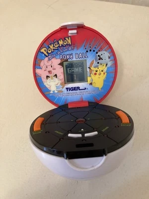 De colección 1999 Tiger Electrónico Portátil Juego Pokemon Poke Ball Foto 1 de 4