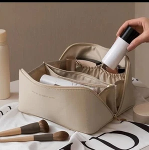 Elegant Travel Makeup Bag with Spacious CompartmentsCrean Color - Picture 1 of 5