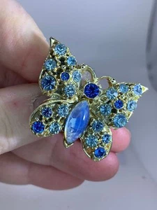 Butterfly Blue Rhinestones Vintage Gold Brooch Pin M-4079 - Picture 1 of 3