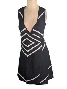 Alice + Olivia Black/White Geometric Print Wrap Dress, M, EUC - Picture 1 of 3