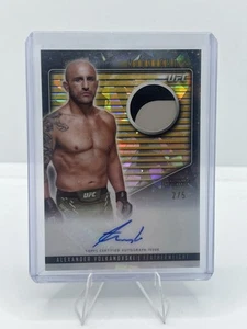 Alexander Volkanovski 2024 Topps Midnight UFC Autograph Relic Card /5 - Picture 1 of 2