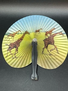 Ventilatore manuale pieghevole vintage giraffa scena africana fauna selvatica manico metallo - Foto 1 di 7