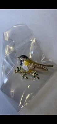 Yellow bird pin costume jewlery - Image 1 of 2