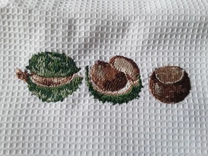 Waffle Weave Tea towel With Embroidered Horsechestnuts - Picture 1 of 3