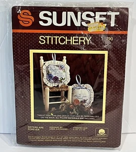 Kit de bordado Sunset Stitchery Sisters Are Forever modelo 790 Cottage Granny de colección - Imagen 1 de 5