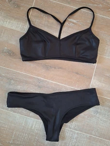 Bikini H&M 42 schwarz Bänder leicht glänzend - Bild 1 von 5