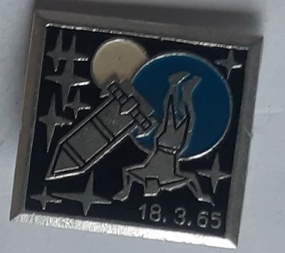 COSMOS Space Man Suit Ship Craft Pin Badge Rocket Fly Voshod EVA Leonov Flight - Image 1 of 2