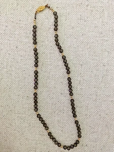 Bellissima bigiotteria alla moda - Collana lunga con perline grigie/nere dettagliate in oro - Foto 1 di 2