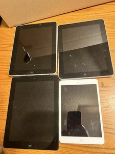 Lotto di 4 x Apple Ipad - NO schermi rotti. Per ricambi. - Foto 1 di 11