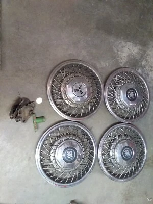 1990-1992 BUICK LESABRE/REGAL 15 INCH WIRE HUBCAPS WITH MOUNTS-1 Missing Center - Image 1 of 4