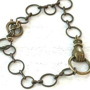 Vintage style brass colored Hand bracelet toggle clasp - Picture 1 of 4