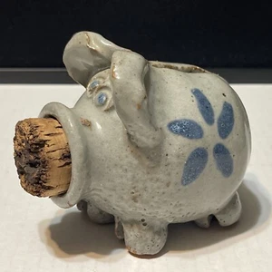Vintage handgefertigtes Sparschwein aus Steinzeugkeramik glasiert mit Korknase - Bild 1 von 15