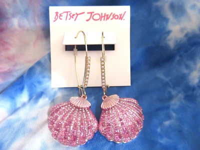 Auténticos Pendientes Betsey Johnson Seashell Cristal Iridiscente Rosa Vieira Nuevos con Etiquetas Foto 1 de 4