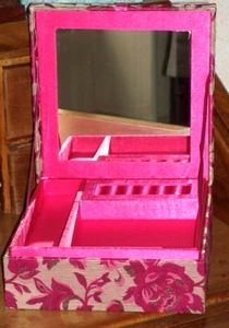 BOITE COFFRET A BIJOUX EN BROCART COMPARTIMENTS ET MIROIR INTERIEUR*** - Picture 1 of 4