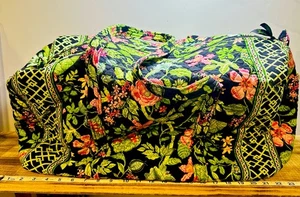 VERA BRADLEY FLOWER SHOWER DUFFLE TRAVEL BAG POCKET TOP ZIP  SIZE 20x12x11 - Picture 1 of 5