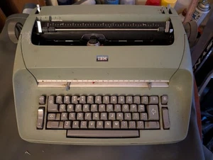 TEAL IBM Selectric Model 72 TYPEWRITER For Parts - Picture 1 of 5