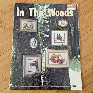 Stoney Creek Collection - In the Woods - Book #14 Forest Animals & Birds - Picture 1 of 11