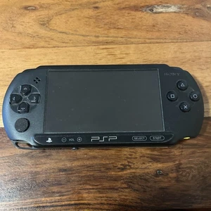 Sony PSP Street E1004 Schwarz Konsole - Bild 1 von 3