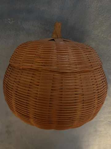 6" X 7" PUMPKIN WOVEN BASKET ORANGE WITH COVER REALLY GOOD CONDITION Cover