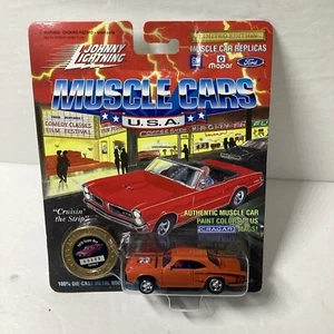 Johnny Lightning, Muscle Cars USA, 1970, Super Bee , 1/ 64 Scale  - Picture 1 of 6