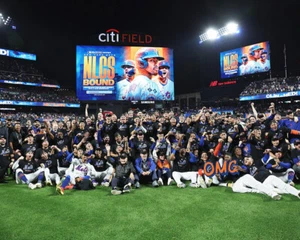 2024 NEW YORK METS CELEBRATE ADVANCING TO THE NLCS 8x10 TEAM PHOTO PICTURE - Picture 1 of 1