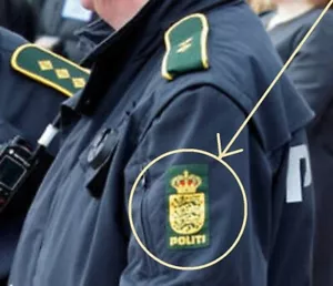 UTILERÍA HALLOWEEN POLICÍA DE DINAMARCA Políticas danesas Løgreglan POLITI vêlkrö @INSIGNIA - Imagen 1 de 13