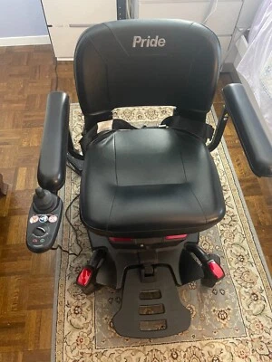 Silla de ruedas eléctrica Pride Go-Chair usada excelente estado gran valor versus nueva Foto 1 de 4