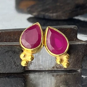 Handmade Designer Pear Ruby Stud Earrings 24 k Gold Over 925 k Sterling Silver - Picture 1 of 6