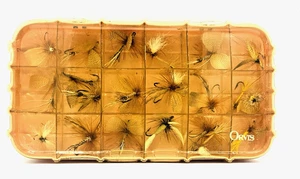 Caja de pesca con mosca vintage con logotipo de Orvis ~ con bisagras ~ 18 compartimentos con 22 moscas - Imagen 1 de 11