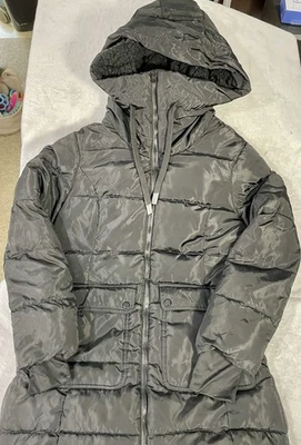 Abrigo de invierno negro mediano para mujer Madden Girl Foto 1 de 4