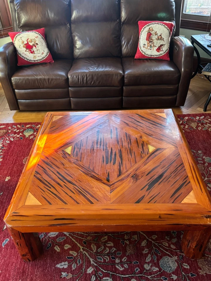 Mesa de centro hecha a mano de madera maciza Foto 1 de 4