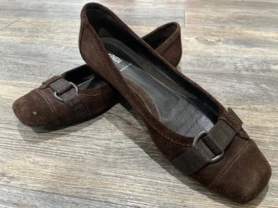 Zapatos planos de ballet Fendi de cuero negro para mujer talla 39 hechos en Italia con hebilla con logotipo Foto 1 de 4