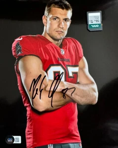 Rob Gronkowski Tampa Bay Buccaneers Signed 8x10 Photograph BECKETT COA BJ62309 - Picture 1 of 2