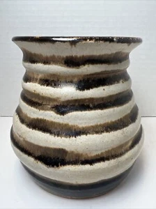 Artist Signed Handcrafted Tan & Brown Swirl Studio Art Pottery Vase 4 3/4” Tall - Picture 1 of 10