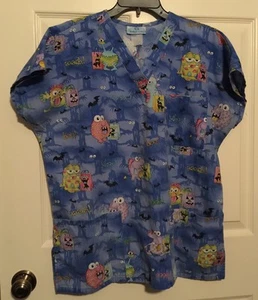 SB Fashion Scrubs Blue Monsters Halloween Print Top Size XL Trick Or Treat - Picture 1 of 4