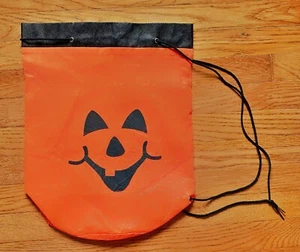 "Bolso de Mano Cinch Ligero de Truco o Trato ecológico de Halloween Amscan 13""x 17""" - Imagen 1 de 3