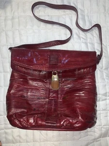 Vintage Borsa a tracolla anni 70-80 vera pelle d'anguilla colore rosso sangue di bue con bordo oro - Foto 1 di 16