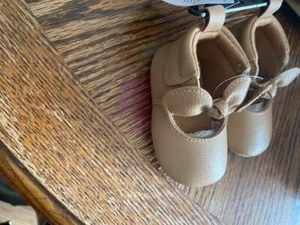 *INFANT GIRL CARTERS DRESS SHOES SIZE 0-3 MONTHS............................ - Picture 1 of 3
