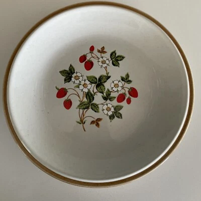 Sheffield Strawberries ‘n Cream Bread & Butter Stoneware Dish 6 3/4” NEW