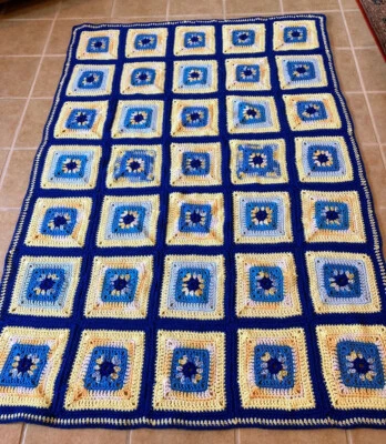 全新 手工制作 钩针 54x76 英寸 Lg 阿富汗扔 蓝色 黄色 XL 奶奶方形 — 第 1/4 张图片